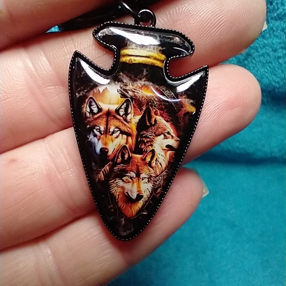 Black keychain wolf pack at moon orange jewelry